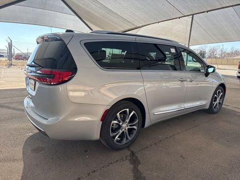 New 2026 Chrysler Pacifica Pinnacle image 6
