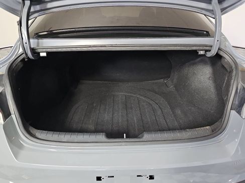 Used 2021 Hyundai Elantra SE FWD image 12