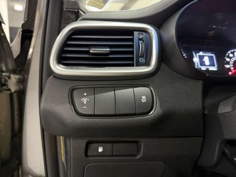 Used 2017 Kia Sorento FWD image 14