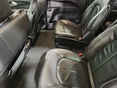 Used 2021 Chrysler Pacifica Touring-L w/ S Appearance Package image 52