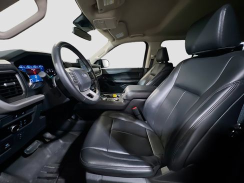 Used 2024 Ford Expedition Max XLT image 15