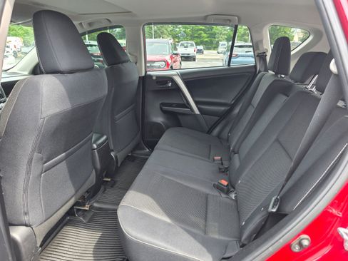 Used 2018 Toyota RAV4 XLE AWD/4WD image 10