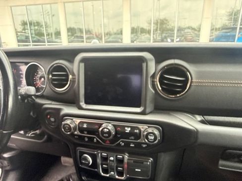 Used 2022 Jeep Gladiator Overland AWD/4WD image 19