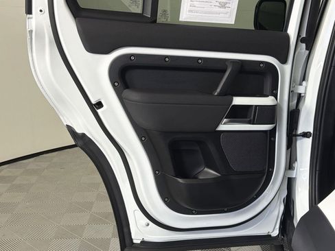 Used 2023 Land Rover Defender 110 S image 25