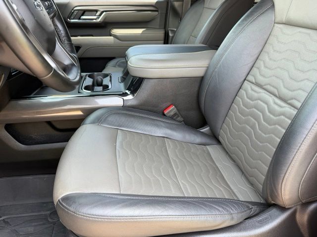 Used 2024 Chevrolet Silverado 2500 ZR2 w/ Technology Package AWD/4WD image 13