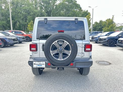Used 2023 Jeep Wrangler Unlimited Sahara AWD/4WD image 5