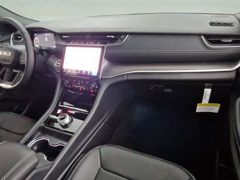 New 2025 Jeep Grand Cherokee L Limited w/ Luxury Tech Group II image 31