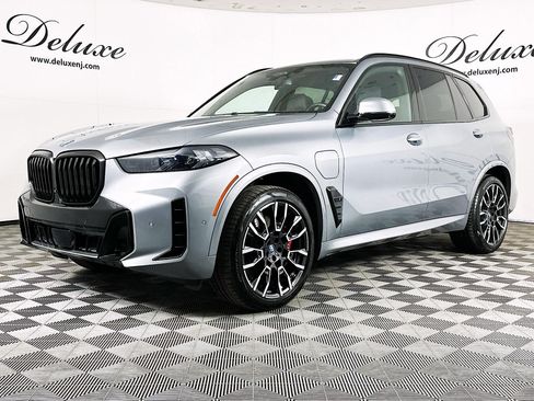 Used 2024 BMW X5 xDrive50e w/ M Sport Package image 3