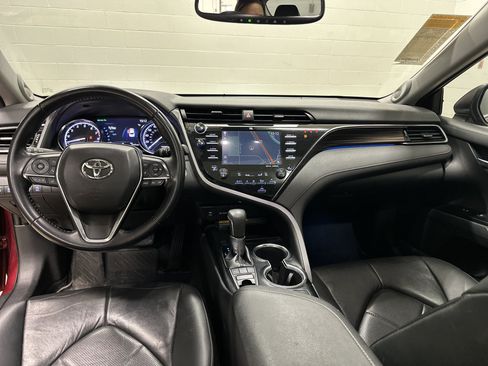 Used 2019 Toyota Camry XLE image 29
