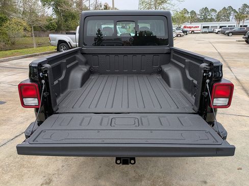 New 2026 Jeep Gladiator Sport AWD/4WD image 13