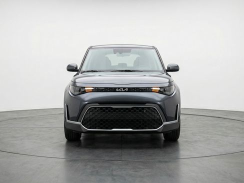 Used 2025 Kia Soul LX w/ LX Technology Package image 2