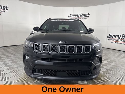 Used 2025 Jeep Compass Latitude w/ Sun & Sound Group image 3