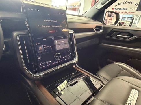 Used 2025 GMC Yukon Denali AWD/4WD image 42