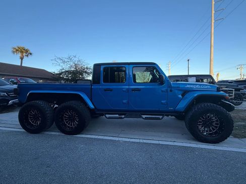 Used 2022 Jeep Gladiator Sport image 4