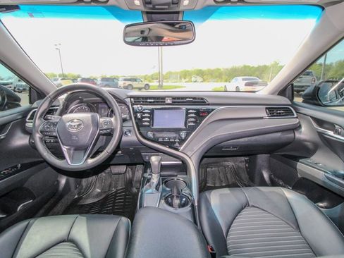 Used 2018 Toyota Camry SE w/ Moonroof Package image 10