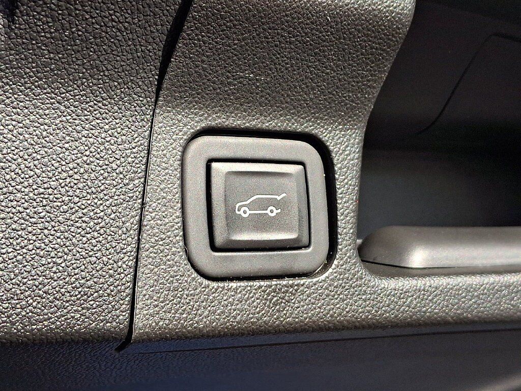 Used 2023 GMC Acadia SLT w/ Technology Package AWD/4WD image 30
