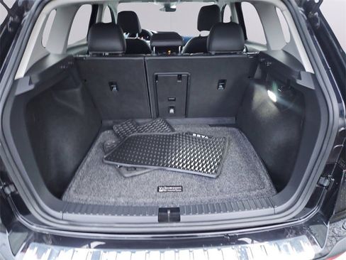 Used 2024 Volkswagen Taos SE image 32