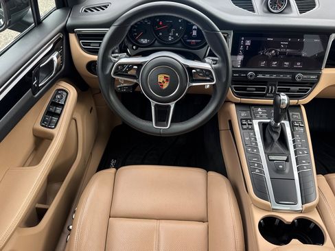 Used 2021 Porsche Macan Base image 15