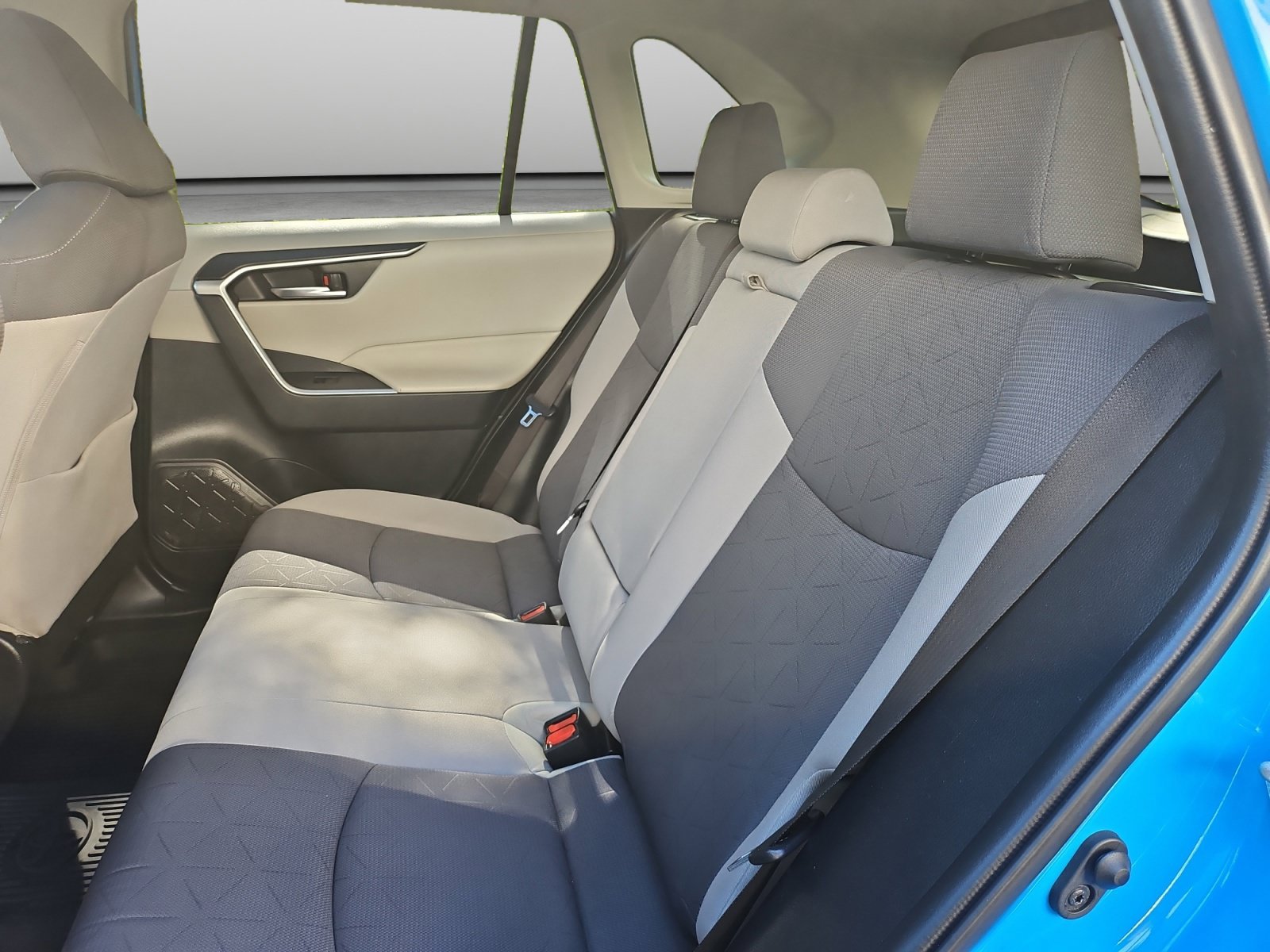 Used 2019 Toyota RAV4 XLE w/ Convenience Package FWD image 40