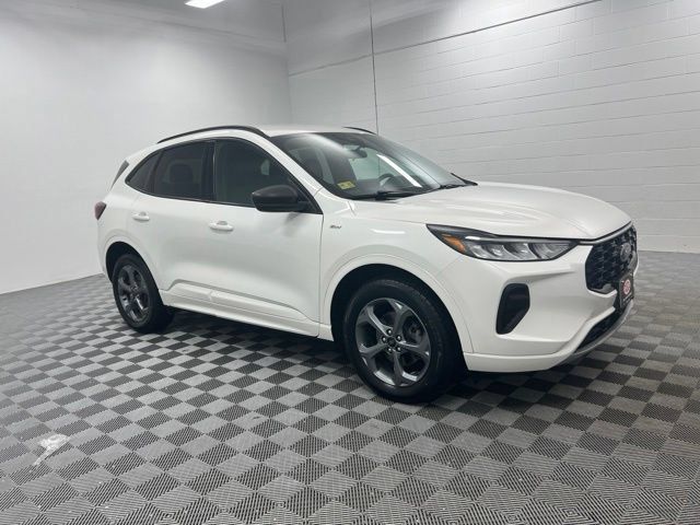 Used 2023 Ford Escape ST-Line w/ Tech Pack #1 AWD/4WD image 1