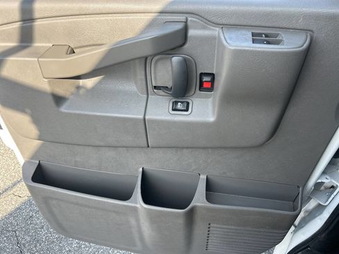 Used 2017 Chevrolet Express 2500 image 11