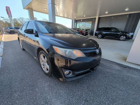Used 2013 Toyota Camry SE image 3