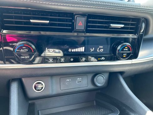 Used 2021 Nissan Rogue SV AWD/4WD image 27