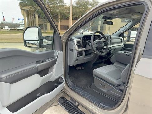 New 2026 Ford F250 XLT w/ FX4 Off-Road Package image 7