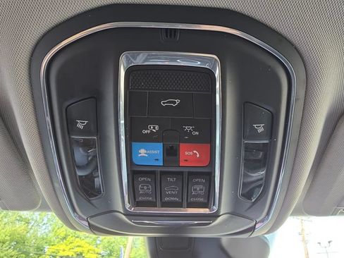 Used 2022 Jeep Grand Cherokee Limited 4xe w/ Luxury Tech Group II AWD/4WD image 28