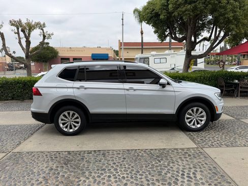 Used 2018 Volkswagen Tiguan SE AWD/4WD image 4