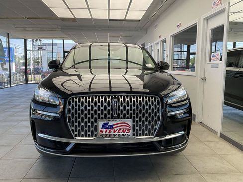 Used 2023 Lincoln Corsair AWD image 2