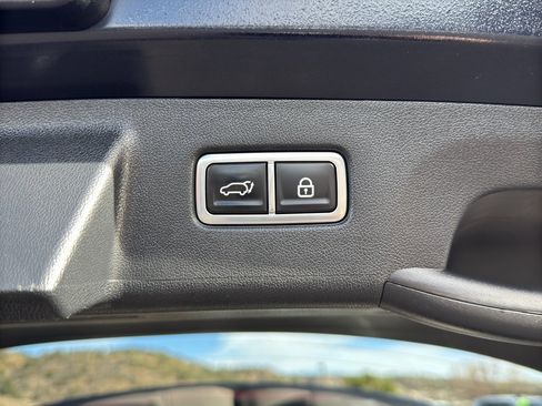 Used 2023 Kia Sorento EX image 12