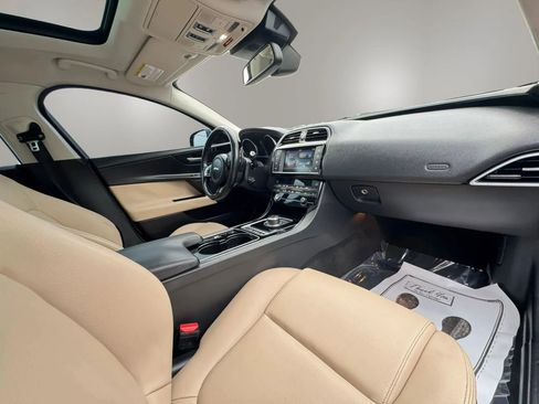 Used 2017 Jaguar XE RWD image 16