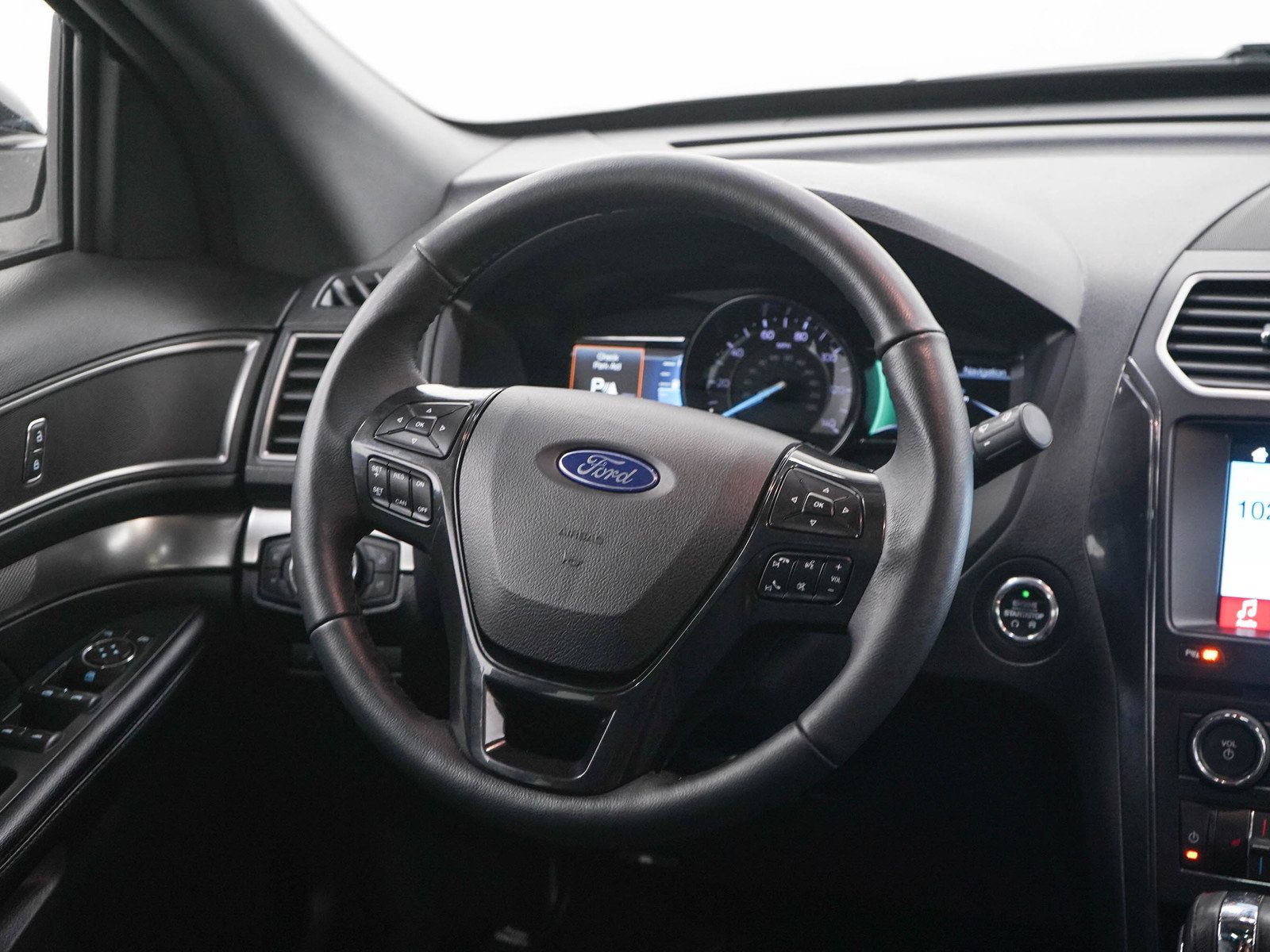 Used 2018 Ford Explorer XLT w/ Equipment Group 202A AWD/4WD image 15