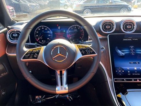 Used 2025 Mercedes-Benz C 300 4MATIC Sedan image 4