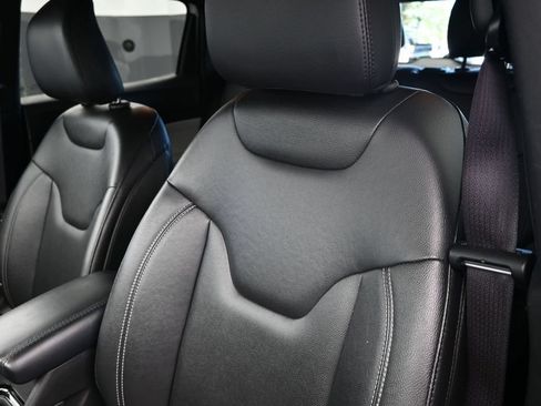 Used 2025 Jeep Compass Limited AWD/4WD image 18
