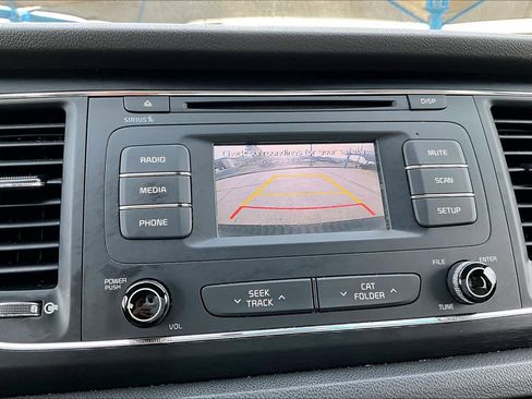 Used 2017 Kia Sedona LX image 26