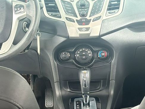 Used 2013 Ford Fiesta SE image 16