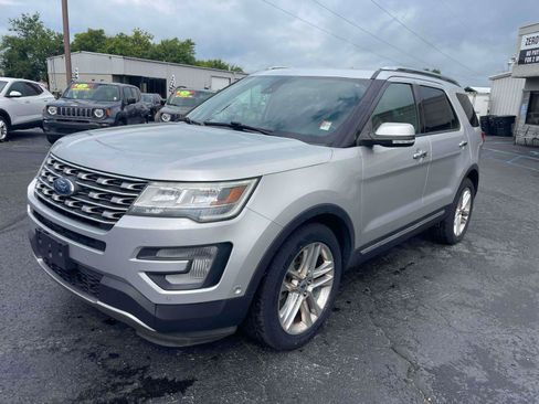Used 2017 Ford Explorer Limited w/ Equipment Group 301A FWD image 3
