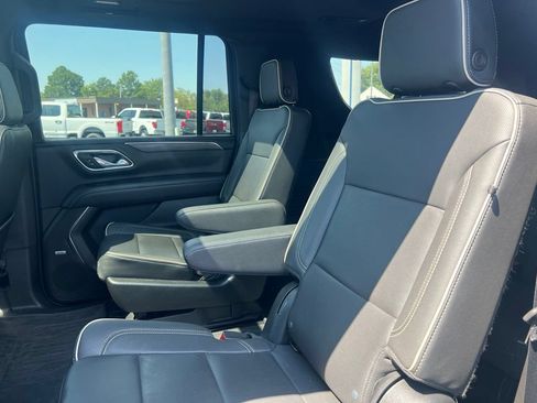 Used 2023 GMC Yukon XL SLT w/ SLT Luxury Package AWD/4WD image 8