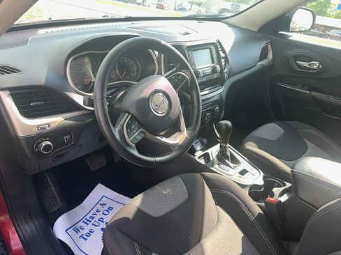 Used 2015 Jeep Cherokee Sport w/ Sport Appearance Group FWD image 16