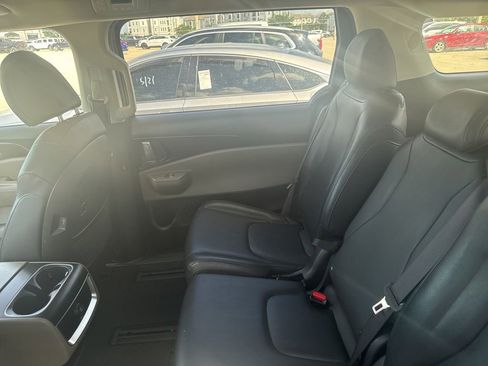 Used 2025 Kia Carnival FWD image 13