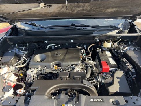 Used 2021 Toyota RAV4 XLE Premium image 31