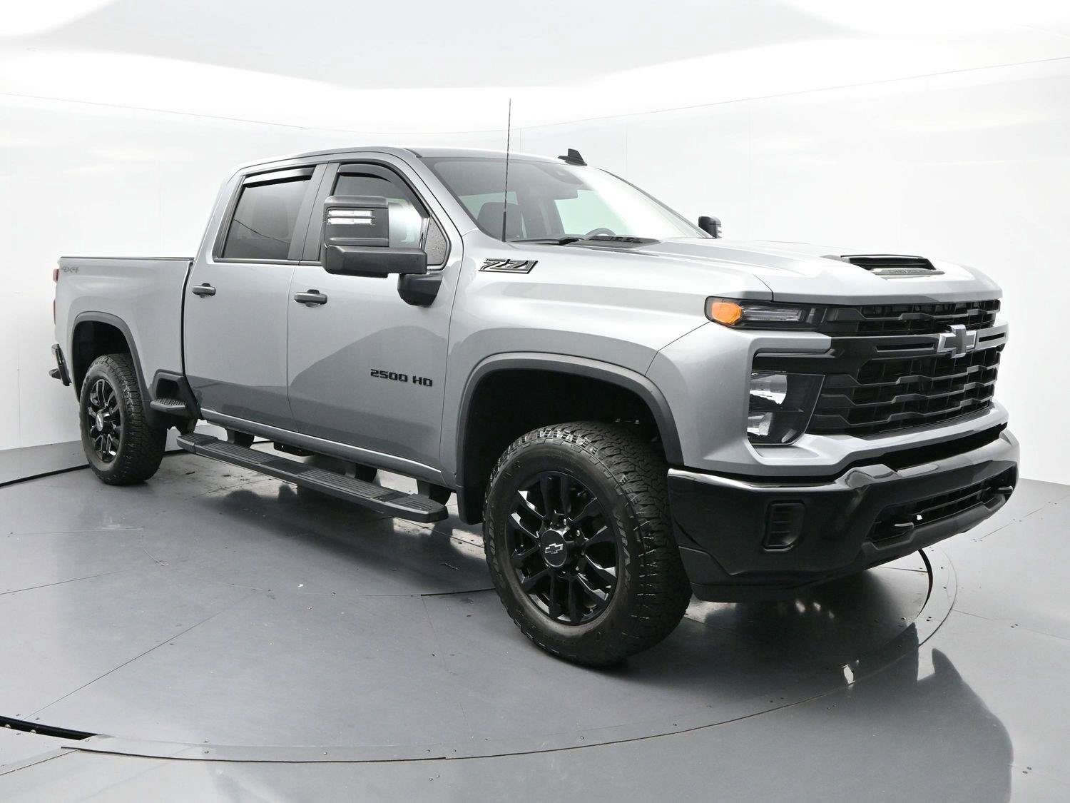 Used 2025 Chevrolet Silverado 2500 Custom w/ Custom Convenience Package AWD/4WD image 2