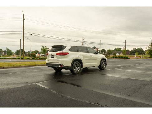 Used 2017 Toyota Highlander Limited Platinum AWD/4WD image 5