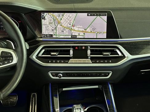 Used 2022 BMW X7 M50i image 30