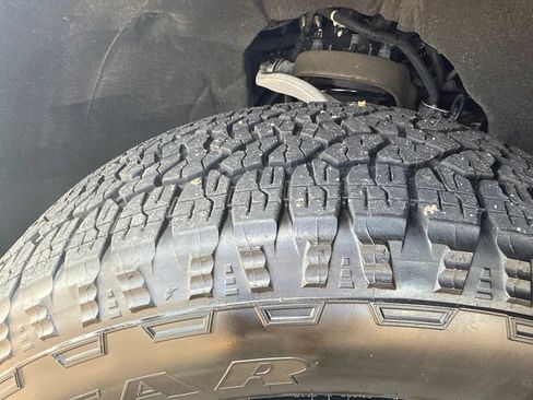 Used 2024 Chevrolet Silverado 1500 Custom AWD/4WD image 32