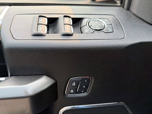 Used 2018 Ford F150 Lariat w/ Equipment Group 502A Luxury AWD/4WD image 15
