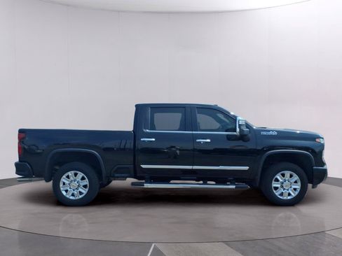Used 2024 Chevrolet Silverado 2500 High Country w/ High Country Premium Package AWD/4WD image 6