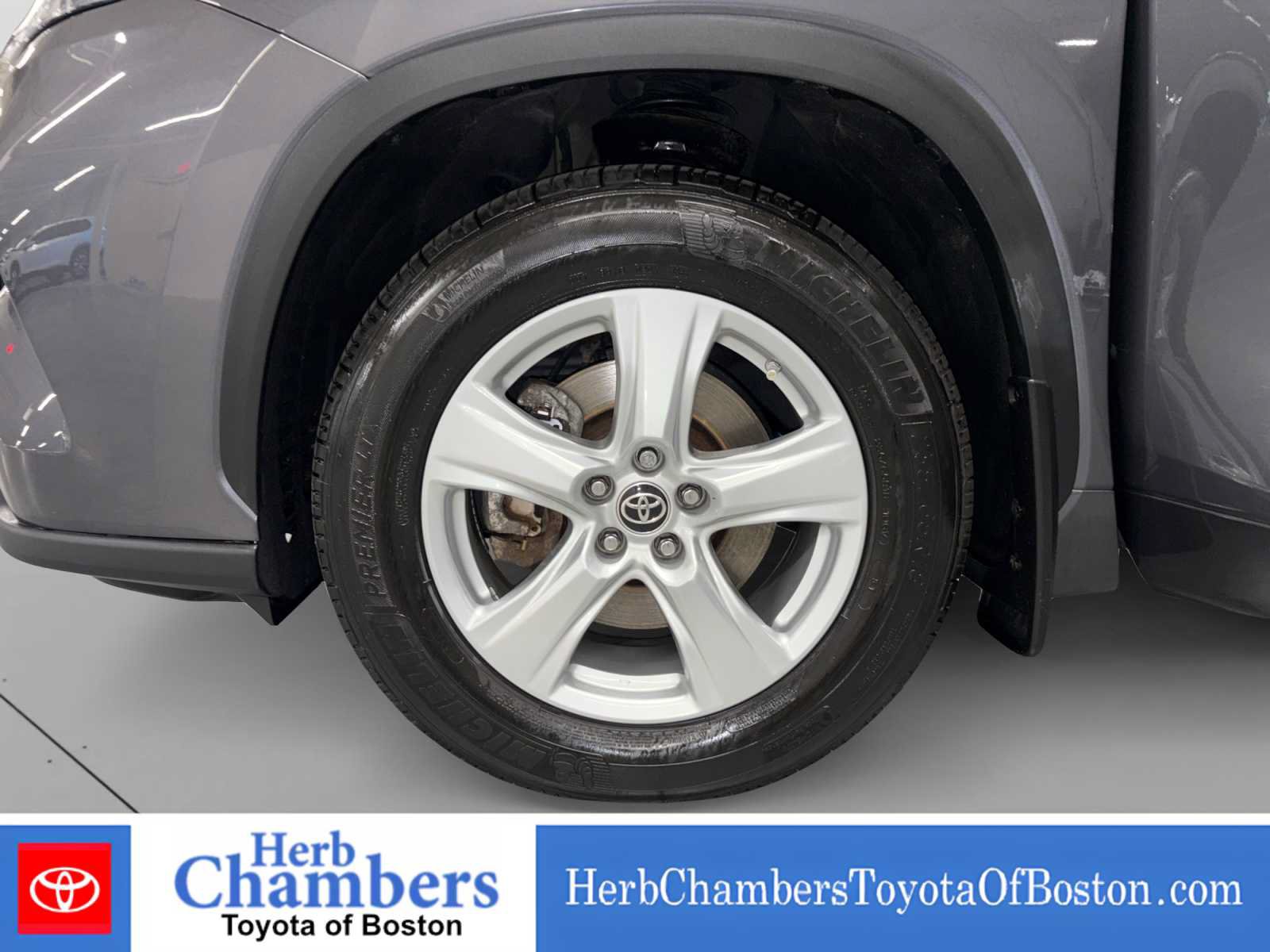 Used 2022 Toyota Highlander LE AWD/4WD image 7